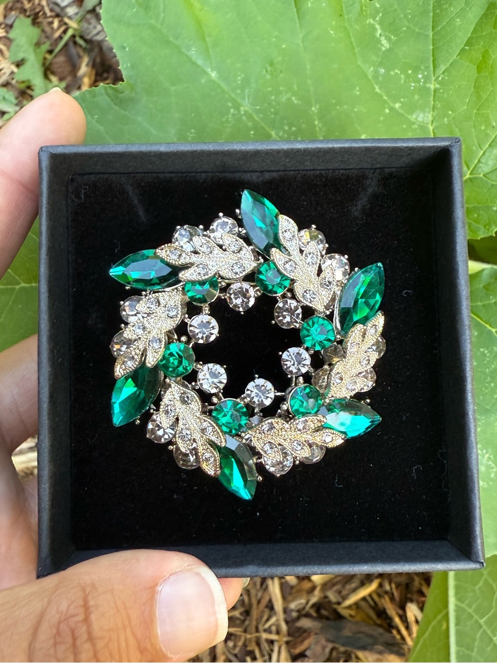 Elegant green and white brooch